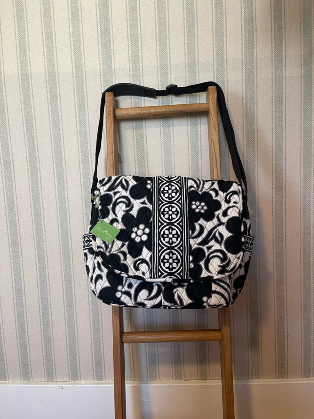 Vera Bradley NWT Messenger Bag Retired Night & Day Black & White Floral